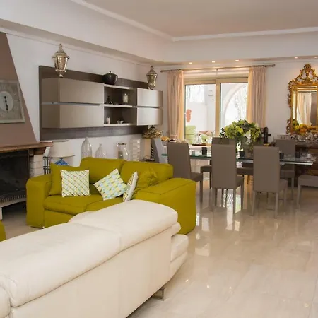 לינה וארוחת בוקר Matilda Luxury